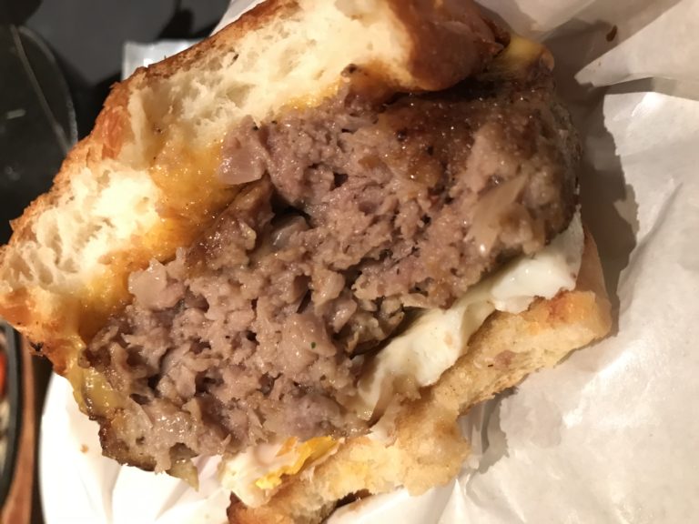 【キャナルシティ博多】28年間生きてきて一番美味しかったハンバーガーを食す【Beef泰元】「ハンバーガーで１４００円！！？？」ほかにご飯とか頼まなくて良かった…